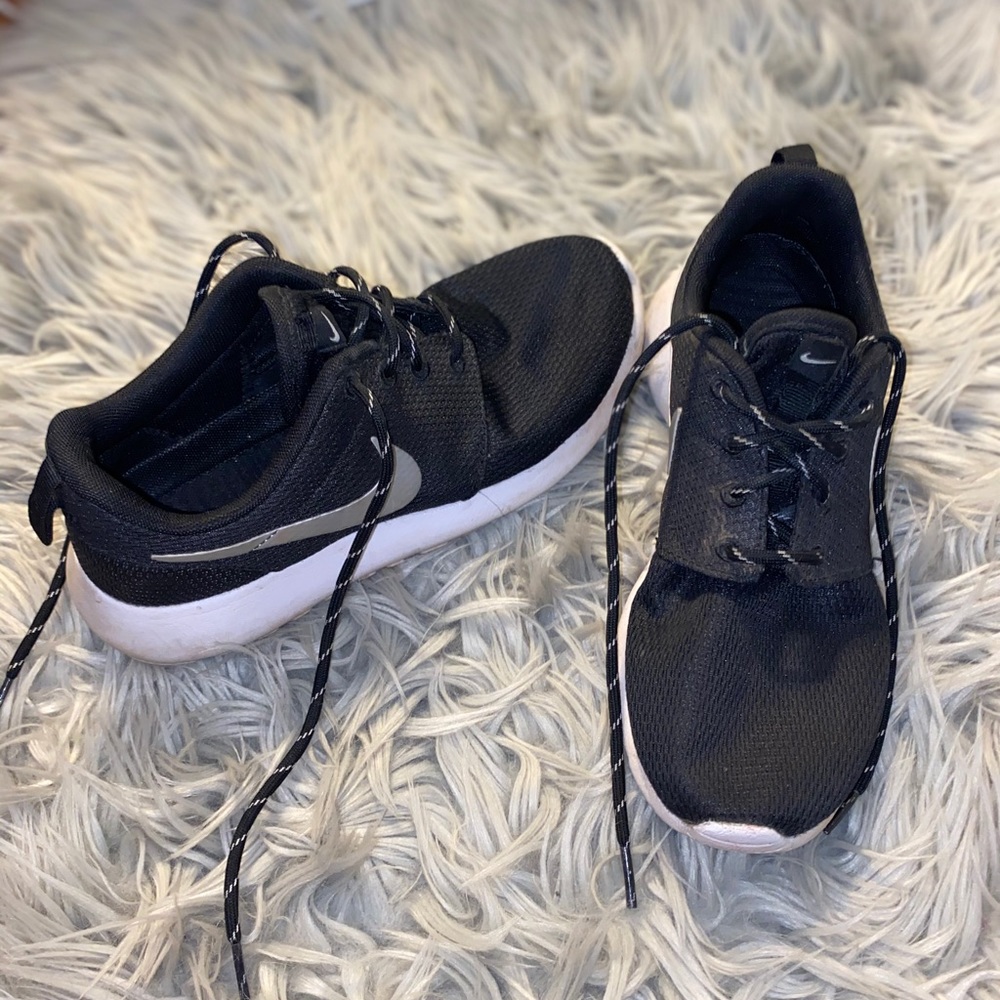 NIKE ROSHES